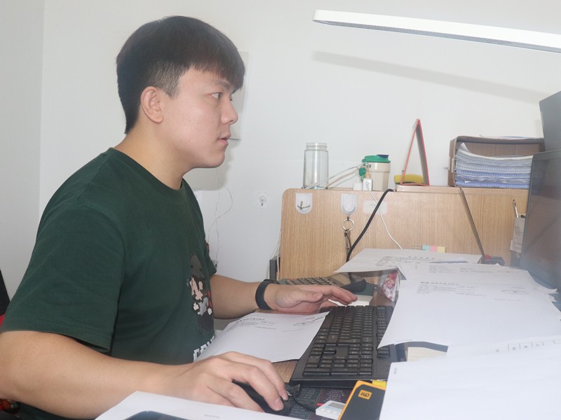 4、财务部刘铠铭正在为供应商付款_副本