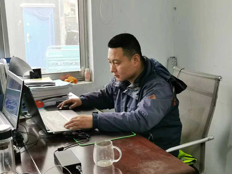 我身边的榜样——张靖山
