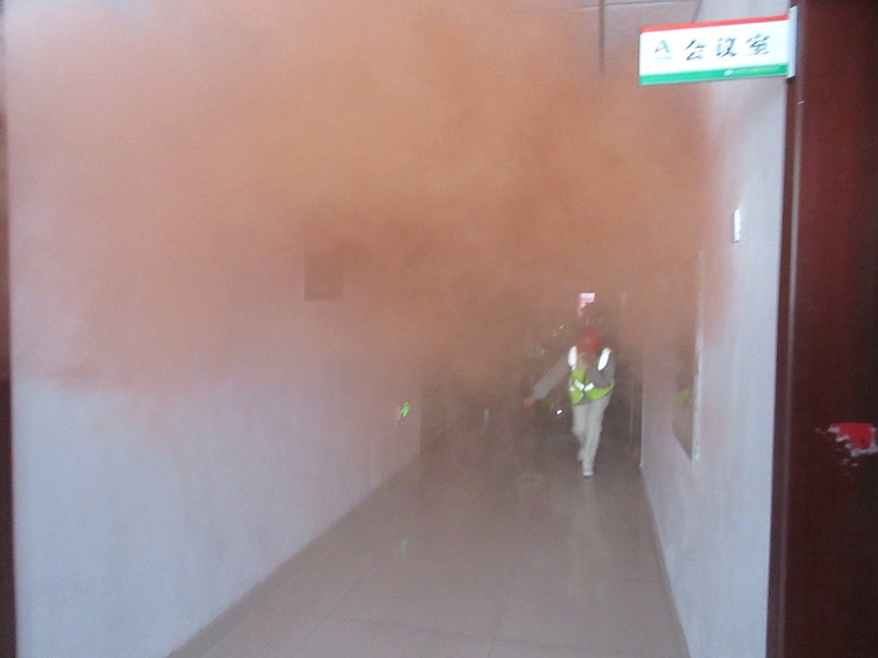 发生火灾后，纪健组织人员、有序正确逃生_副本