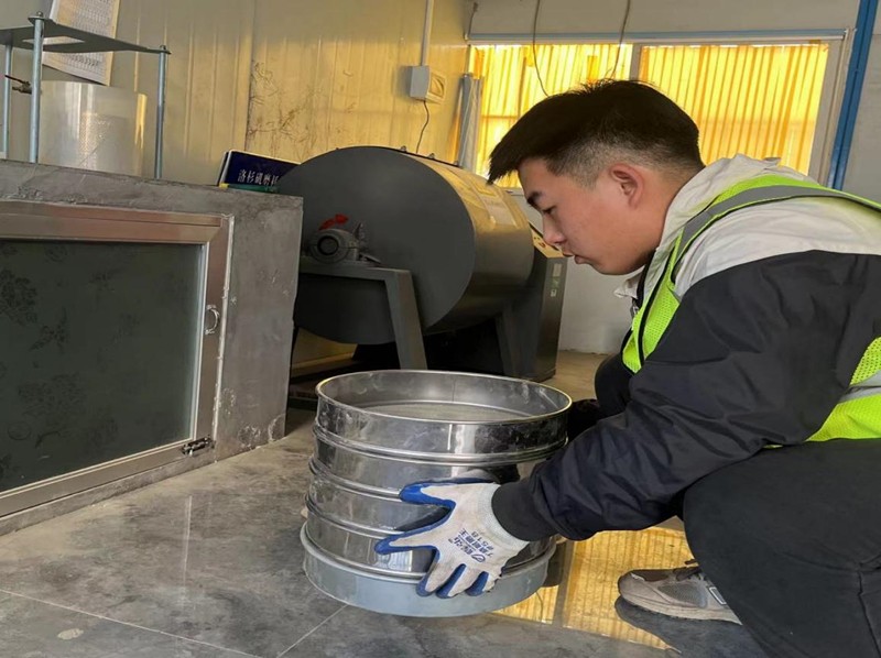 年轻的我们：高青拌合站试验室
