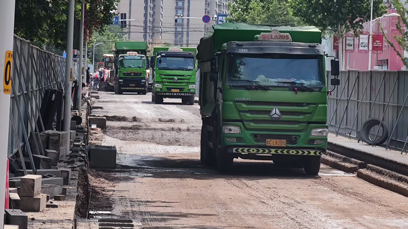 市政工程公司王舍路排水工程完成水稳摊铺施工