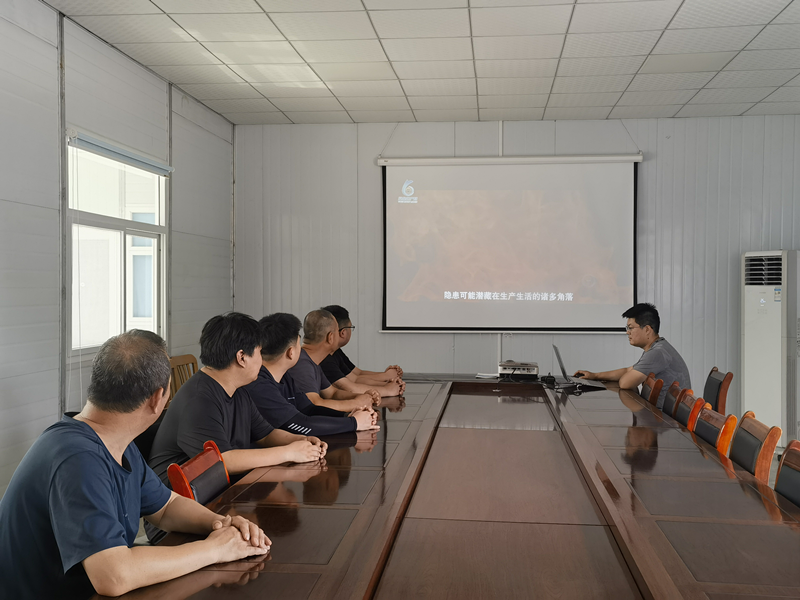 高青拌合站召开安全生产月活动动员会