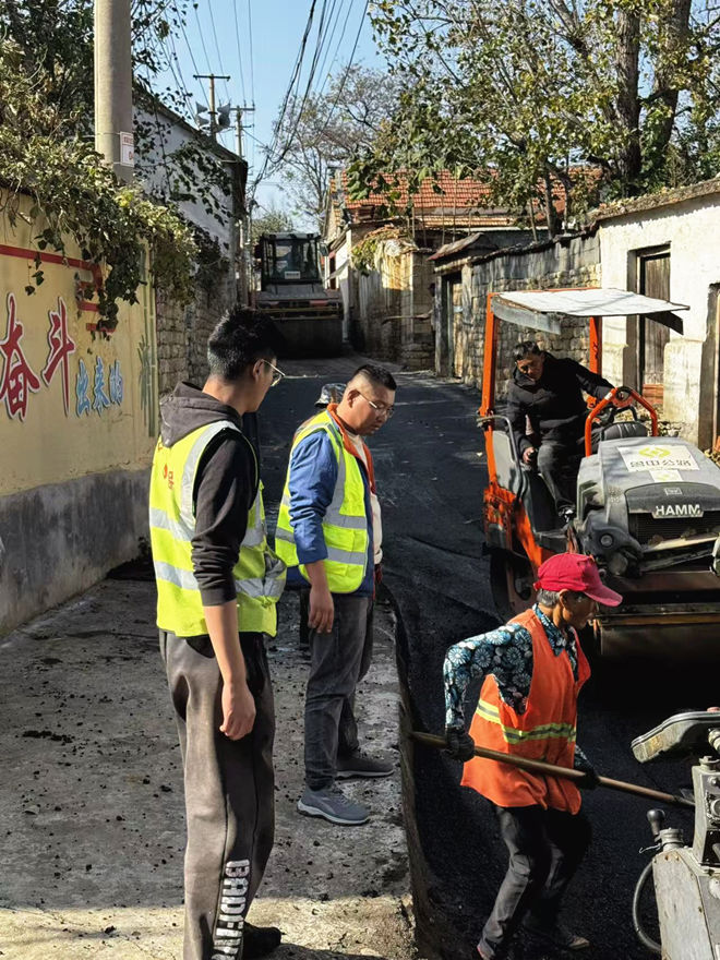 昔日英雄地，今朝坦途通——机械化施工公司为刘家台“抗日模范村”义务修缮通村主路