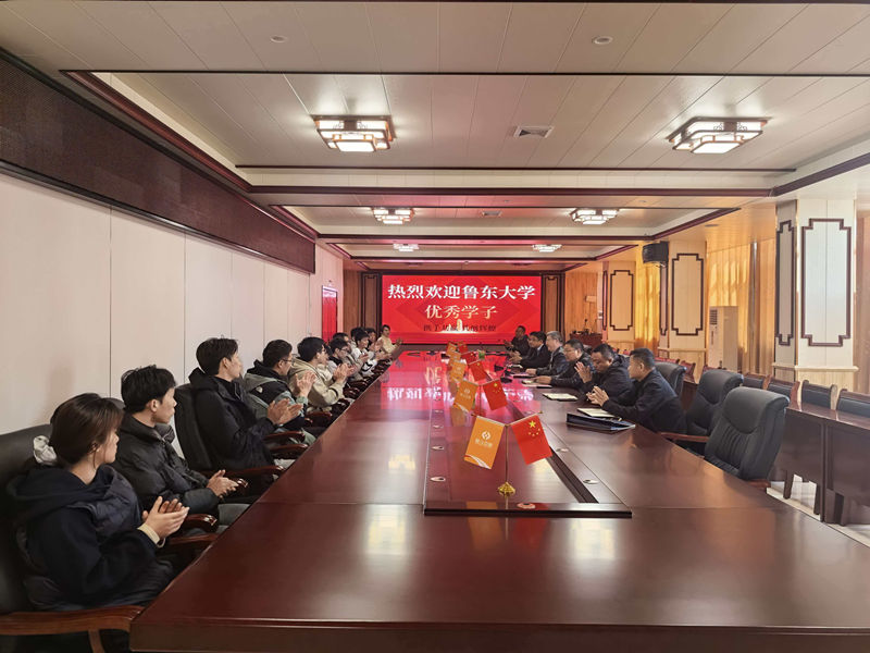 鲁中公路湖北武汉项目部喜迎鲁东大学13名实习大学生