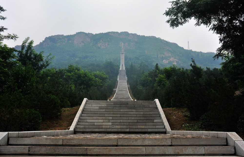 青山有忆  丰碑无言