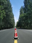 “路过春天的工地”：工地的色彩